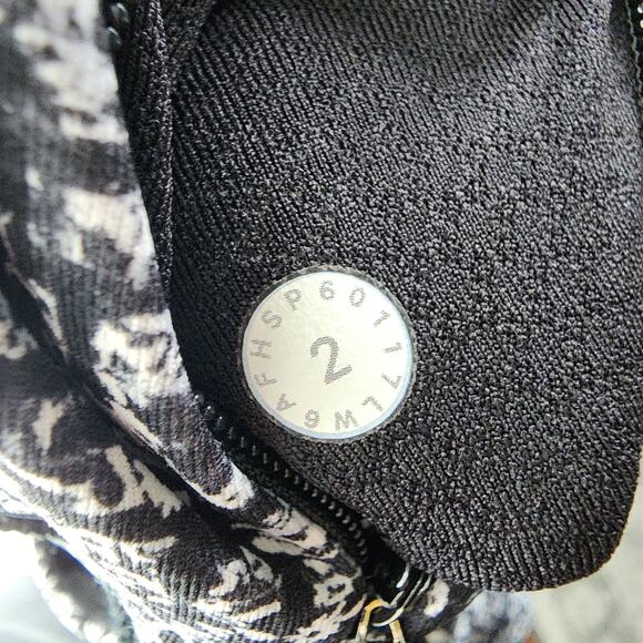 Lululemon Sole Training 7/8 Tight Side Pocket Sweat Wicking Leggings Size 2 - Picture 3 of 4